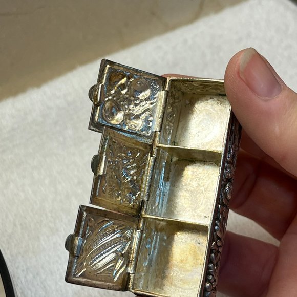 Vintage Silver plated Repousse Autumn Harvest 3 section pill box silver plated - Picture 5 of 8